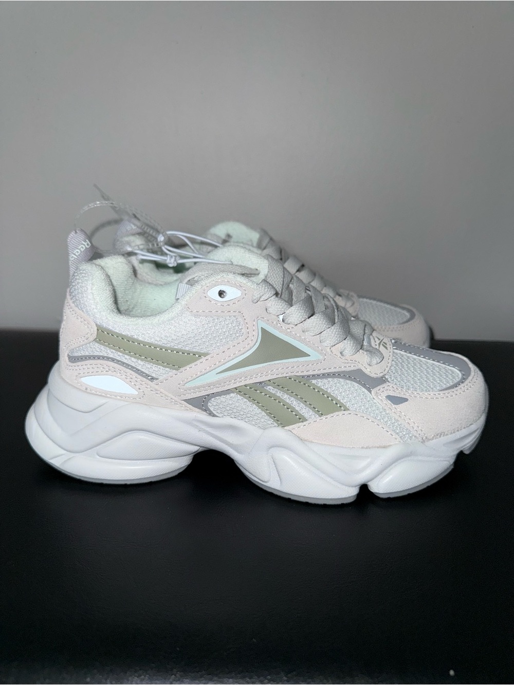 Reebok Women’s Size 6 Trainer Neutral Cream Khaki Chunky Sneaker Shoes New